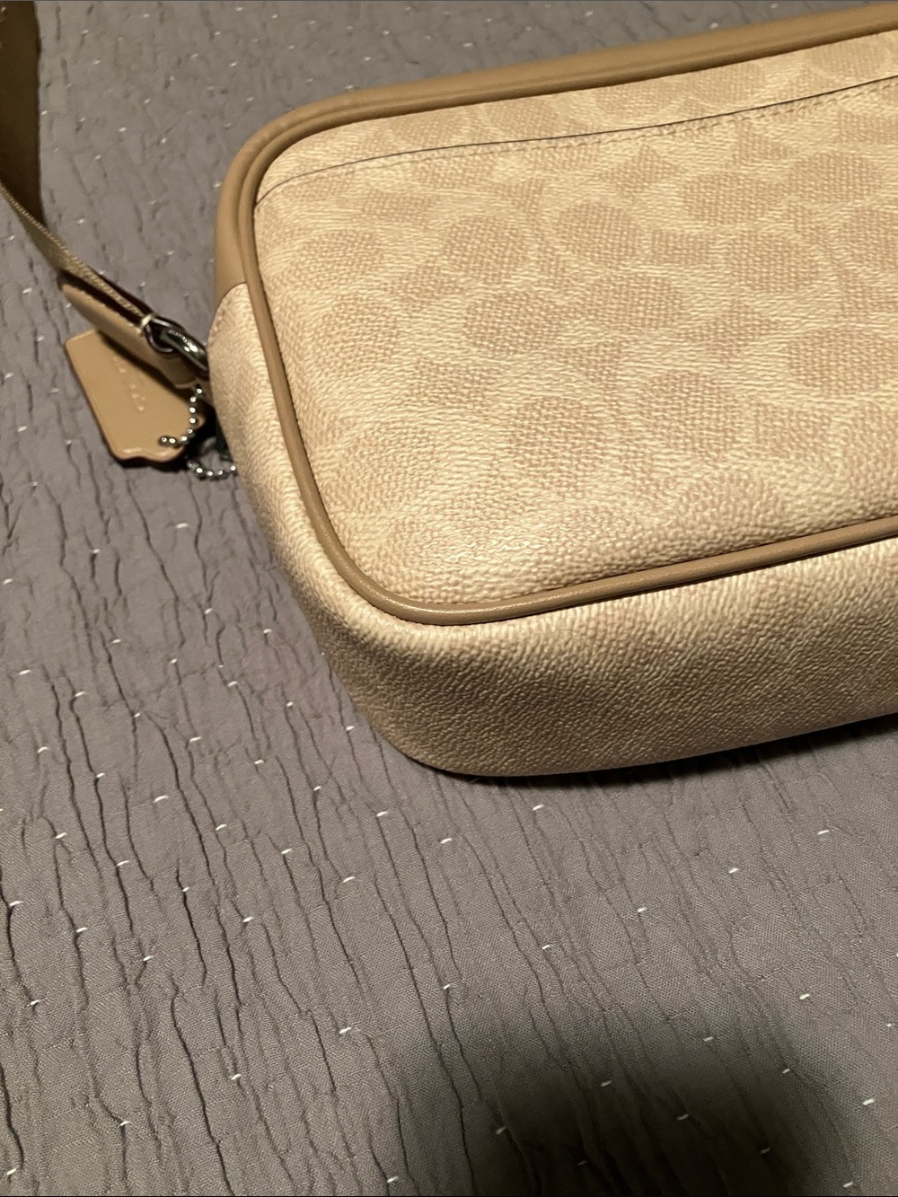 Coach Tan & Beige Signature Canvas Camera Bag. No Call-Outs. Gorgeous! NWT - Picture 7 of 16